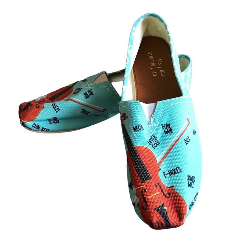 NWOT shoes with violin/cello print, size 9